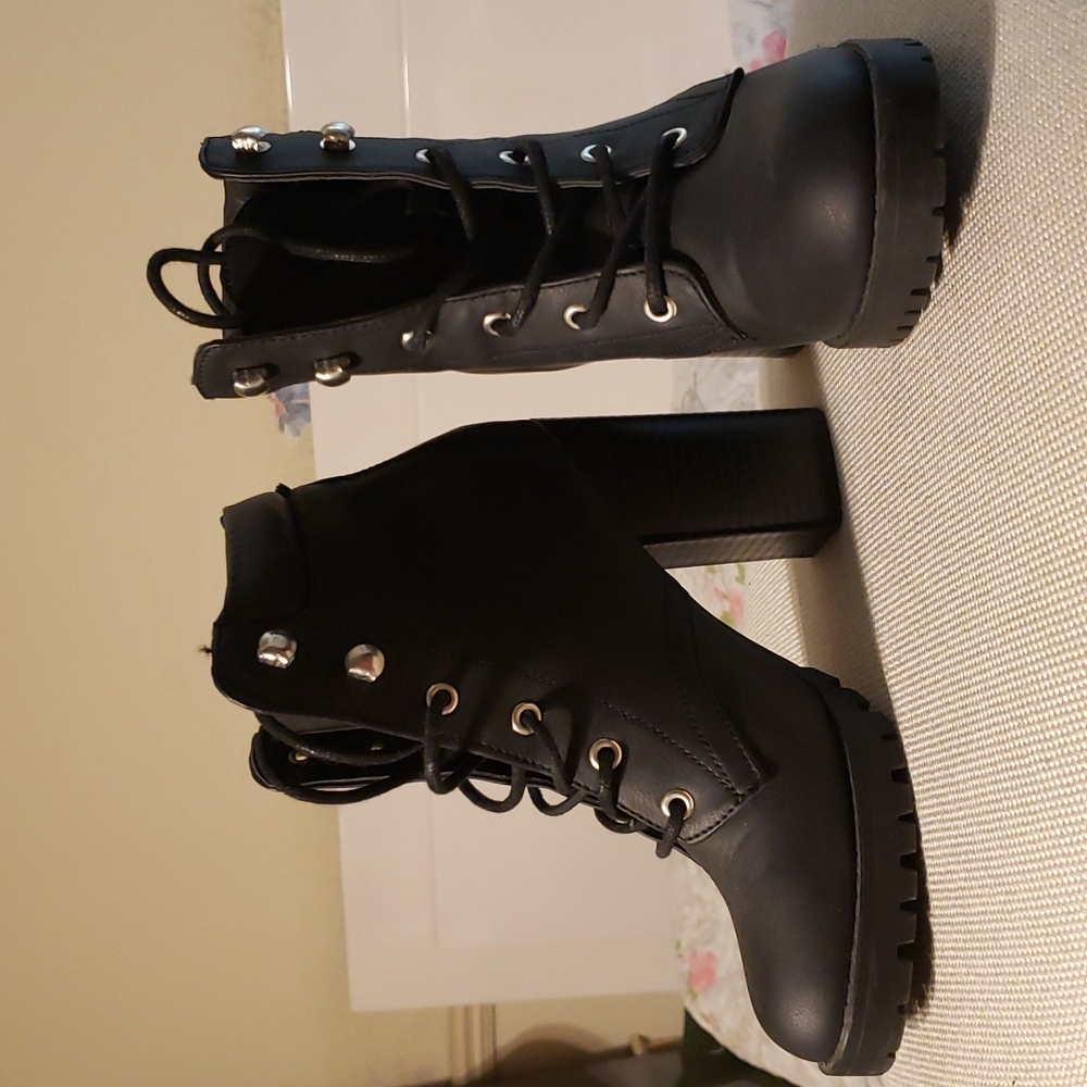 Women's Laced Boots - NWOB